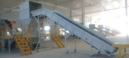 帶式輸送機(jī)礦石粉碎.jpg 帶式輸送機(jī)礦石粉碎.jpg