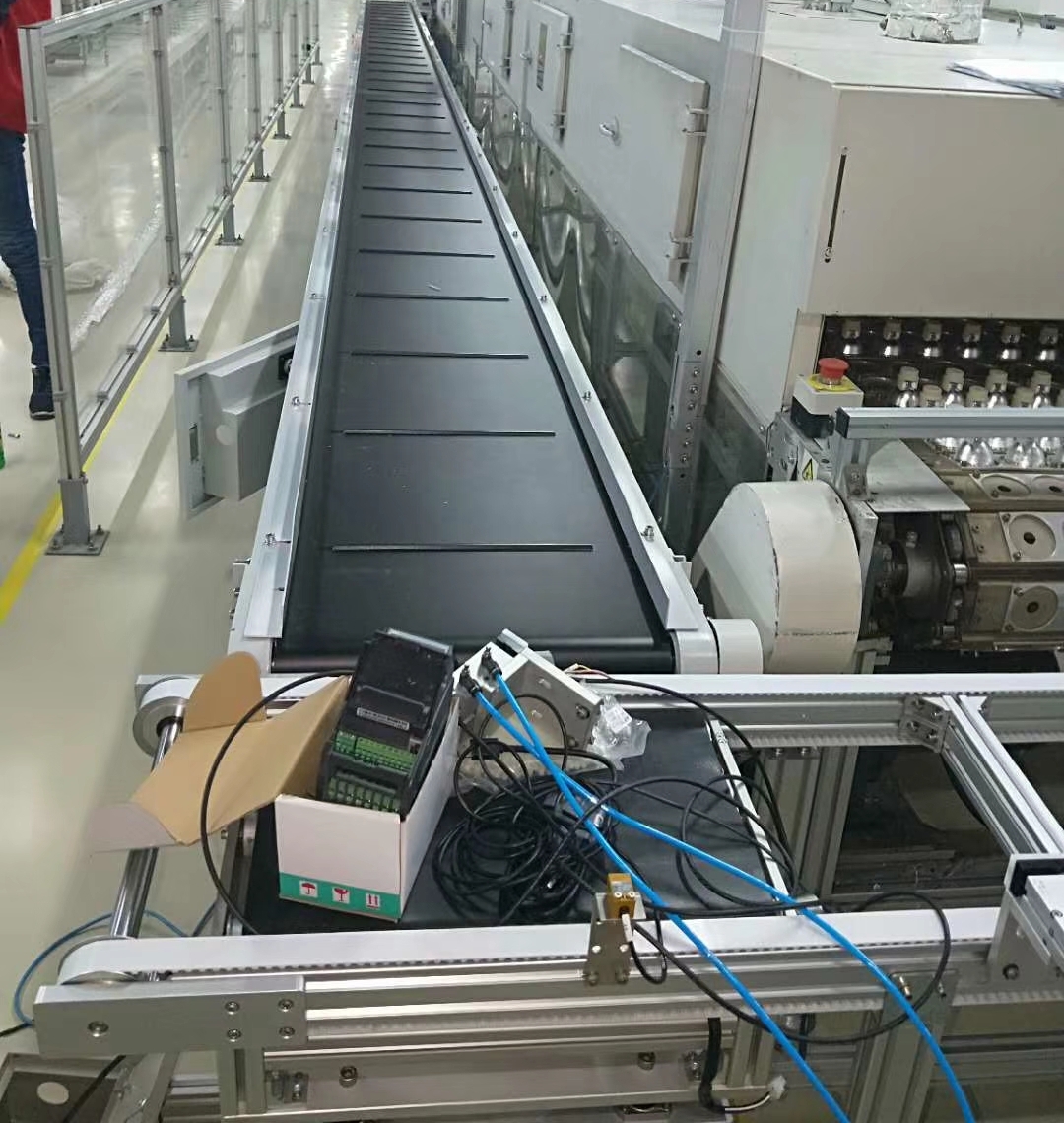 安裝中的csd皮帶輸送機(jī).jpg 安裝中的csd皮帶輸送機(jī).jpg